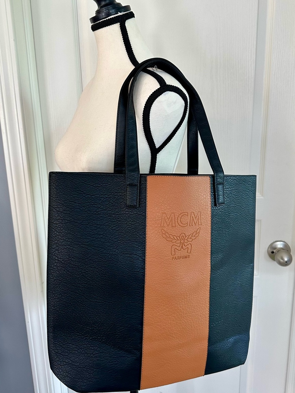 MCM Parfums Embossed Faux Leather Tote Bag – Black & Cognac – NWOT – Large - Picture 6 of 7